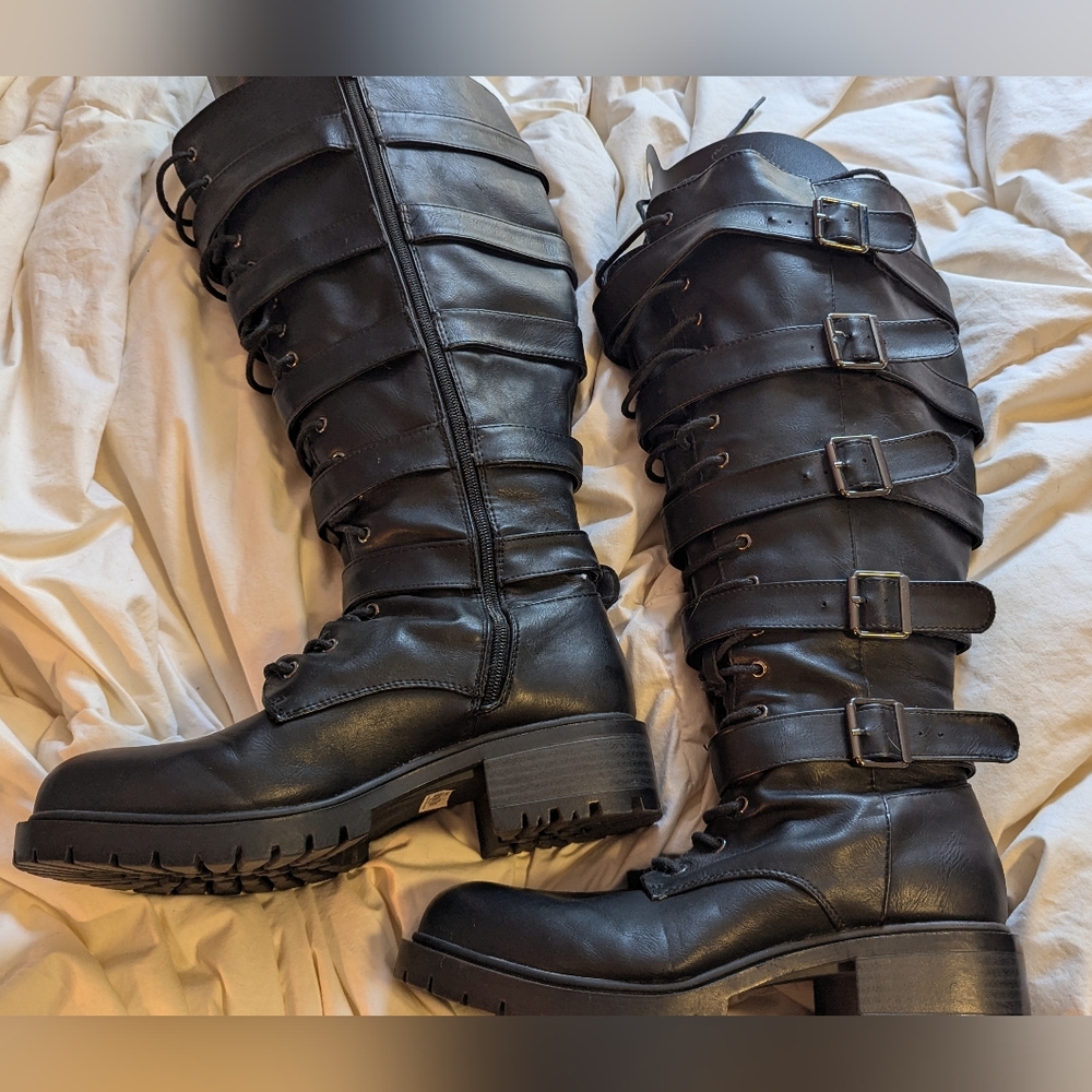 Women's Black Wide Calf Buckle Strap Boots